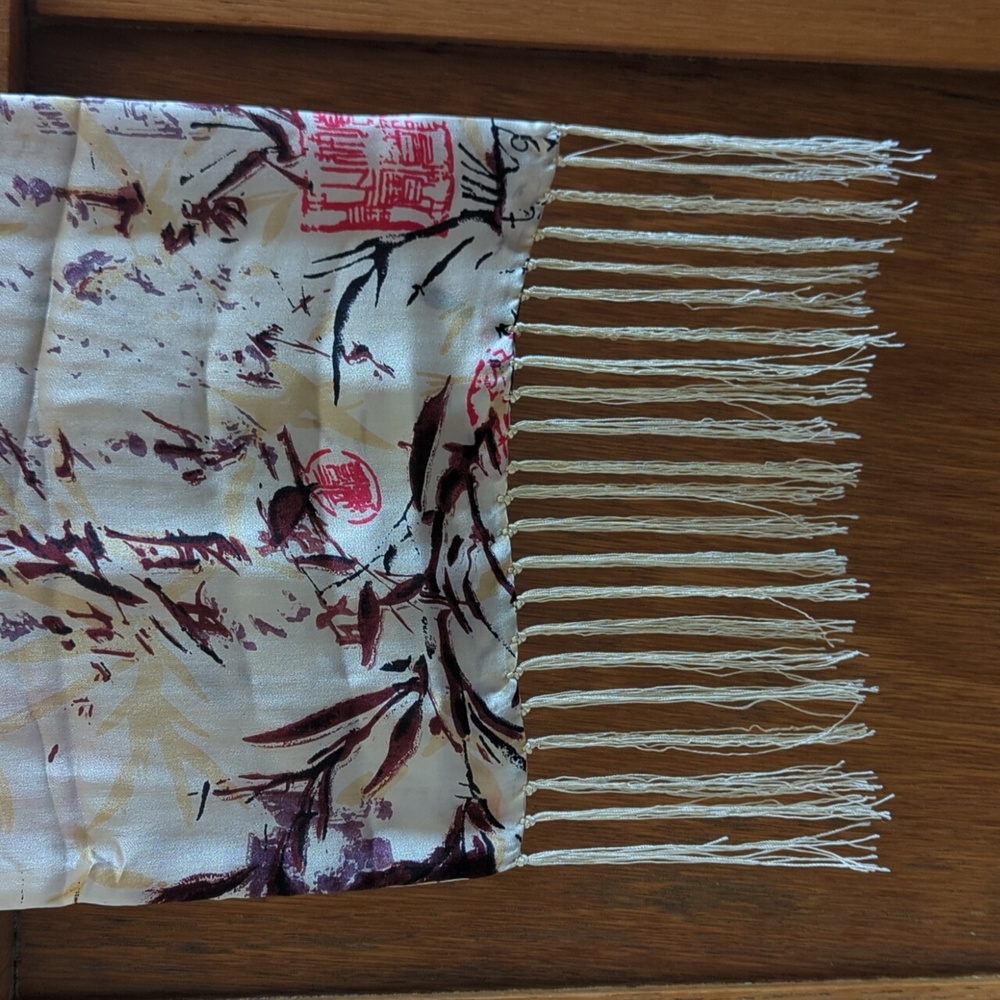 Oriental scarf with fringe NWOT - Picture 6 of 6
